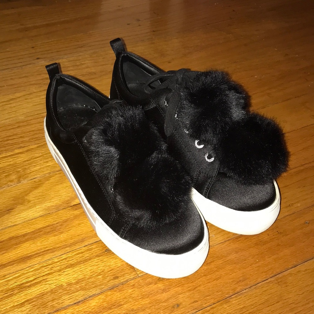 PomPom Sneakers